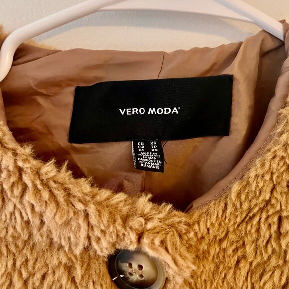 Vero Moda "Amanda" Tan Short Faux Fur Teddy Jacket Sz XS - Picture 2 of 3